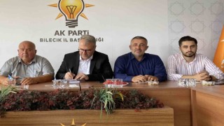 AK Parti heyeti muhtarlarla bir araya geldi