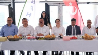 AK Partili Yanık, Bahçe İlçesinde Vatandaşlarla Buluştu