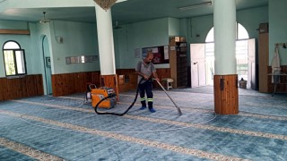 Akdeniz Belediyesi camileri, parkları, okulları ve düğün salonlarını temizliyor