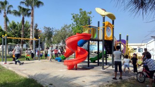 Akdeniz Belediyesi, Güneş Mahallesi'ndeki Çocuk Parkını Yeniledi
