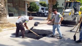 Akdeniz belediyesinden yol açma ve kaldırım taşı yenileme çalışması