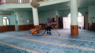 Akdenizde cami, okul ve parklara özel bakım