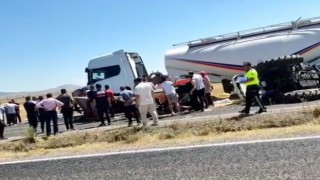 Aksarayda tır traktöre çarptı: 1 ölü, 1 ağır yaralı