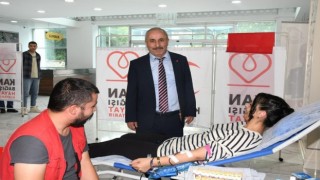 Amasya Belediyesi çalışanlarından Kızılaya kan bağışı