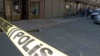 Amca yeğenin kiralık dükkan kavgasında 8 kişi yaralandı