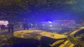 Ankarada aşırı süratli araç ağaca çarptı: 4 yaralı