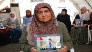 Annelerin evlat nöbeti kararlıkla devam ediyor