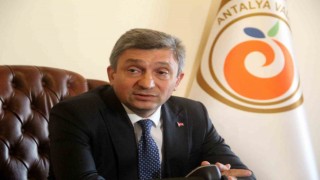 Antalya Valisi Şahin göreve başladı, ayağının tozuyla deprem tedbirlerine dikkat çekti