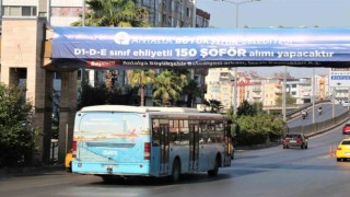 Antalyada şoförsüz kalan toplu taşıma araçlarına dev afişler de çözüm olmadı