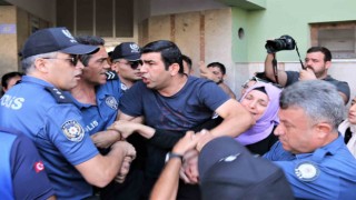 Antalyada yıkım kararı verilen 26 yıllık sitede mühür arbedesi: 6 gözaltı