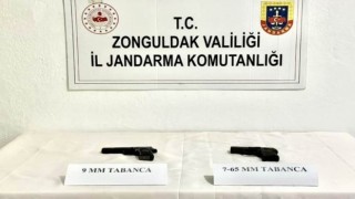 Arama yapılan araçtan 2 adet ruhsatsız tabanca çıktı