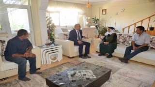Ardahan Valisi Çiçekin ilk ziyareti şehit ailesi