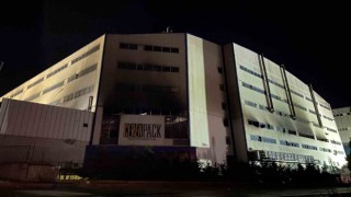 Arnavutköyde cam üretim fabrikasındaki yangın yaklaşık 20 saat sonunda söndürüldü