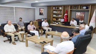 Aslandan “ders kitapları masada olsun” talimatı