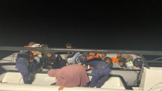 Ayvalıkta Türk kara sularına itilen 18 göçmen kurtarıldı