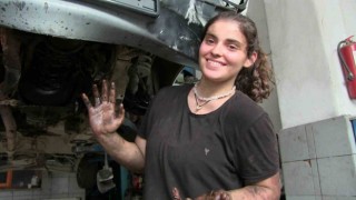 Babasının oto tamirhanesine oyun oynamak için gitti, motor ustası oldu