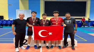 Badmintonda madalya avı