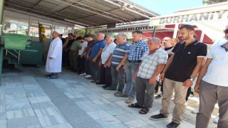 Bahçe çimlerini sularken elektriğe kapılıp öldü