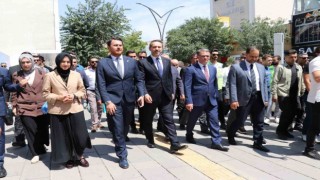 Bakan Bayraktar, Van esnafını ziyaret etti