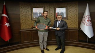 Bakan Osman Aşkın Bak, ünlü tenisçi Tomas Berdych ile görüştü