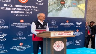 Bakan Uraloğlu, Bahçe - Nurdağı demiryolu tüneli ışık görme törenine katıldı