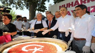 Bakan Yerlikaya esnafla buluştu aşure dağıttı