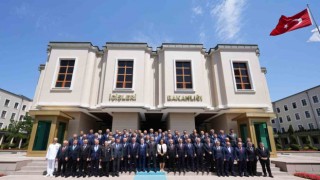 Bakan Yerlikaya valilerle bir araya geldi