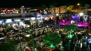 Balıkçılar Meydanındaki konser yoğun ilgi gördü