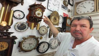 Balıkesirde 50 yıllık tamircinin asırlık saatleri