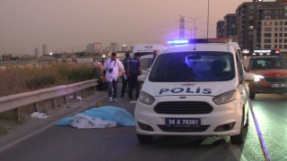 Başakşehirde beton mikseri ile bariyer arasına sıkışan motosikletin sürücüsü hayatını kaybetti