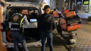 Başakşehirde patlak lastikli motosikletli ehliyetsiz çıktı