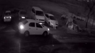 Başakşehirde plaka hırsızlığı kamerada