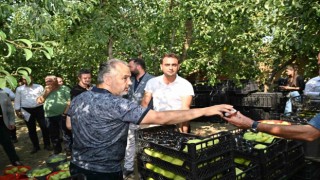 Başkan Aktaştan çiftçiye tarlada ziyaret