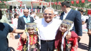 Başkan Büyükkılıç verdiği sözü tuttu, öğrenciler Zafer Bayramında bisikletlerine kavuştu