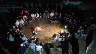 Başkan Demirden yol yapım ekipleriyle gece mesaisi
