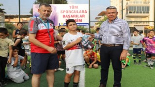 Başkan Gülerden, gençlere forma sürprizi