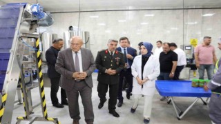 Başkan Pekmezci, misafirlerine fabrika ve tesisleri gezdirdi
