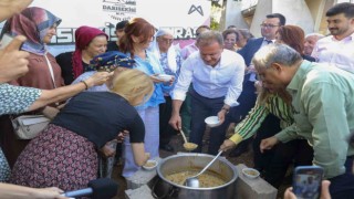 Başkan Seçer, Darısekisinde aşure etkinliğine katıldı