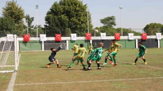 Başkan Zolan, afetzede çocuklarla futbol oynadı