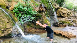 Adana'da sıcaklara çözüm Obruk şelalesinde