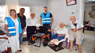 Belediye başkanı hiç kaza yapmayan sürücünün hasta eşine yardımda bulundu