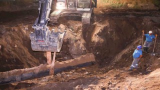 Belediye ekipleri gece mesaisinde