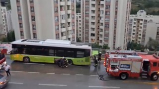 Belediye otobüsünden çıkan dumanlar korkuttu