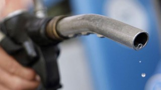 Benzine Beklenen 1 Lira 55 Kuruşluk Zam Geldi