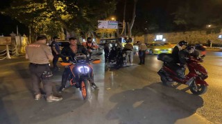 Beşiktaşta polisler motosiklet sürücülerine denetim gerçekleştirdi