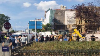 Beşiktaşta restorasyon yapılan binadaki çökme