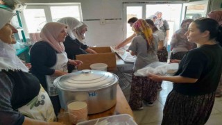 Bilecikte kadınlardan imece usulü aşure