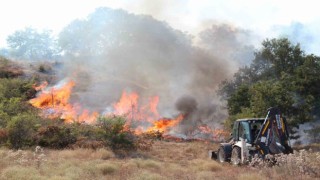Bilecikte orman yangınına karadan havada müdahale ediliyor