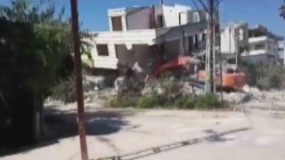 Bina yıkımı sırasında yürekler ağızlara geldi.