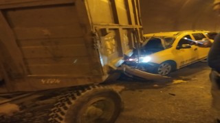 Bitliste taksi ile traktör çarpıştı: 2 yaralı